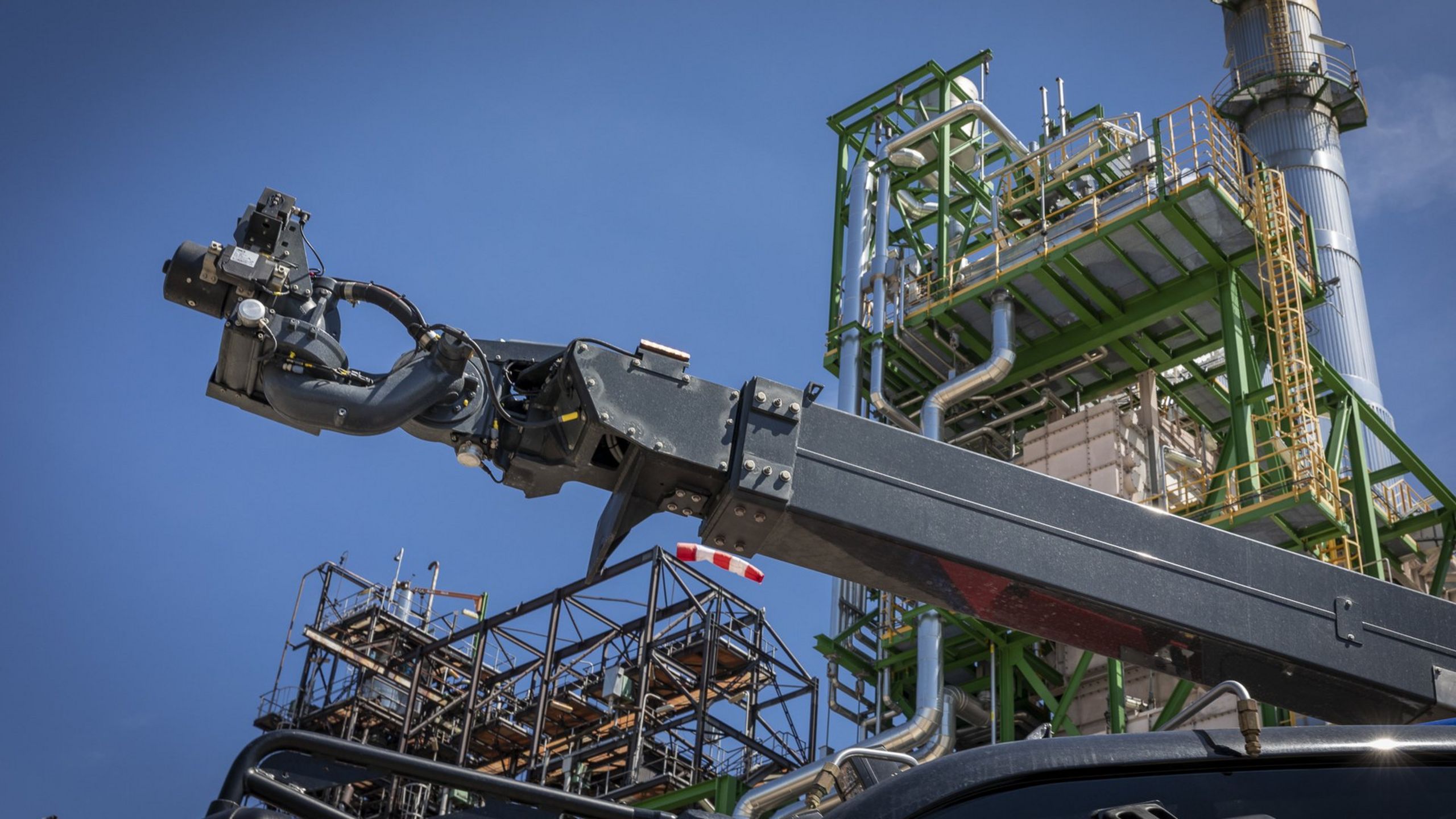 30 Years PANTHER - PANTHER takes a detour Stunning extinguishing technology