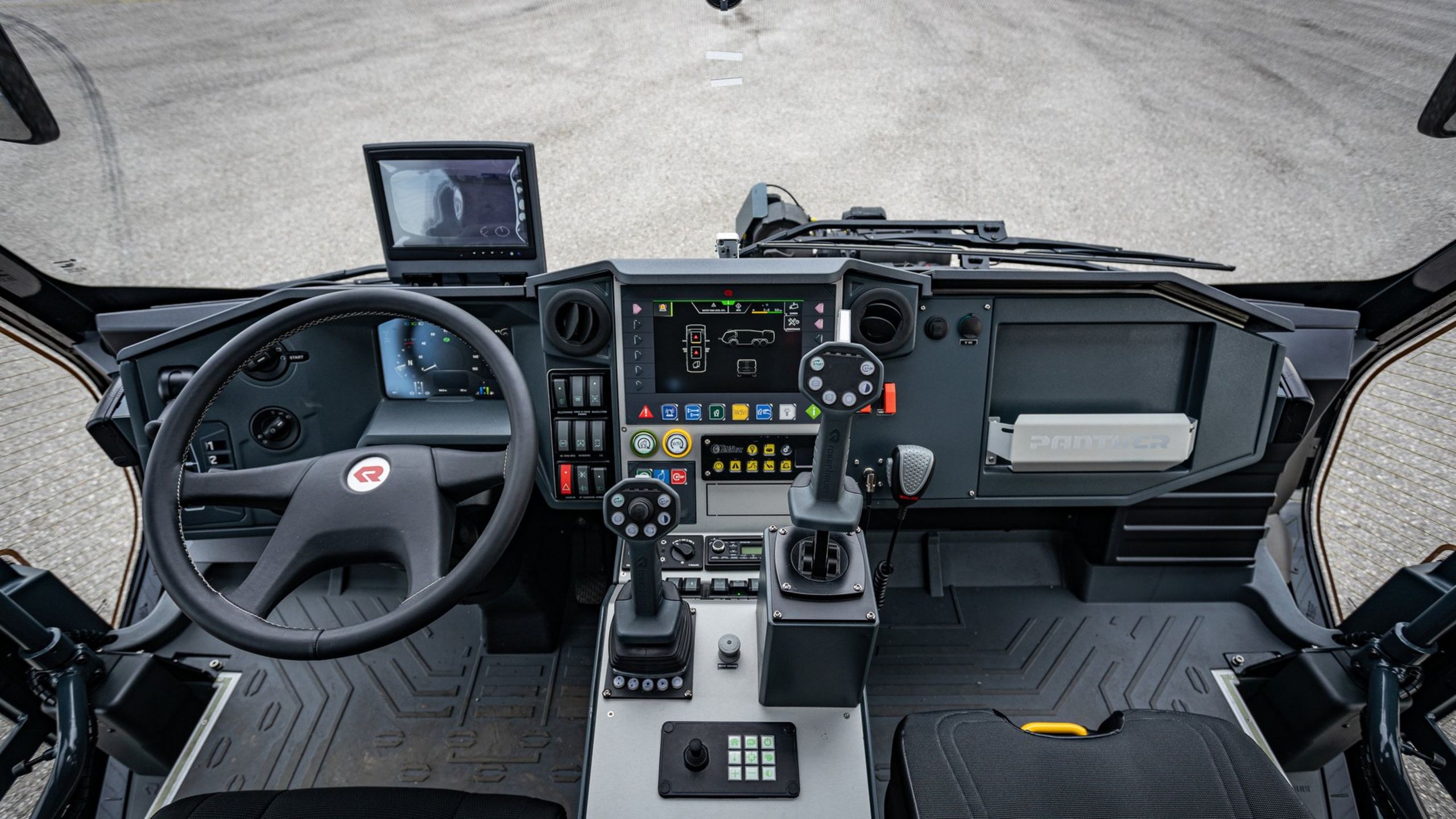 30 Years PANTHER - ABS, ESC & Co. Das Cockpit des PANTHER im Überblick