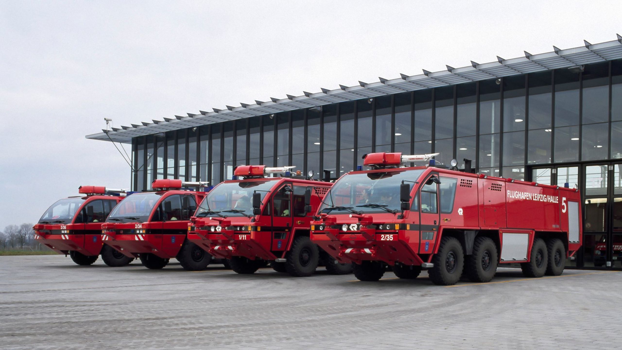 30 Years PANTHER - Einführung des PANTHER in den USA Die Flotte des Flughafen Leipzig/Halle bestehend aus 2 Generationen des PANTHER