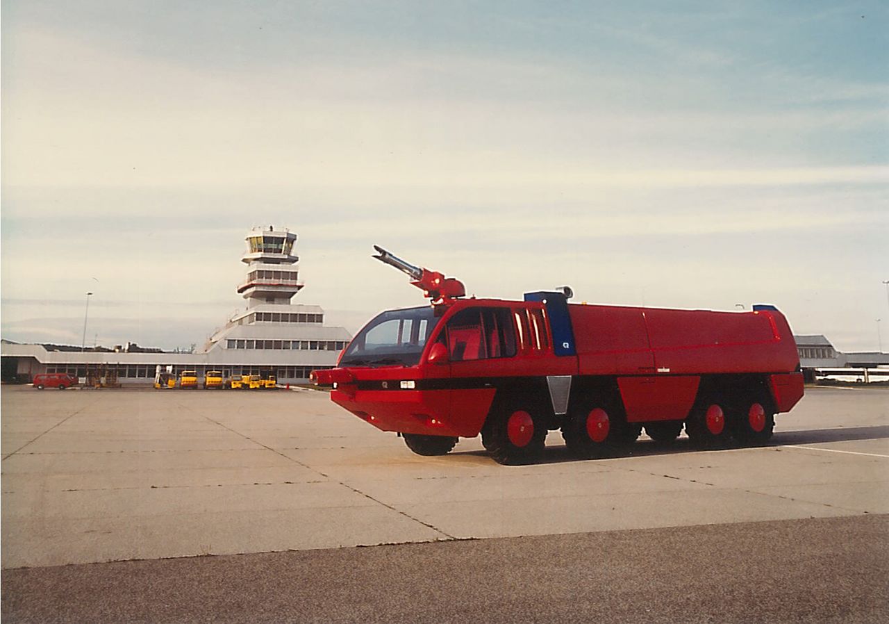 Zum ersten Mal auf einem Flughafen Zum ersten Mal auf einem Flughafen