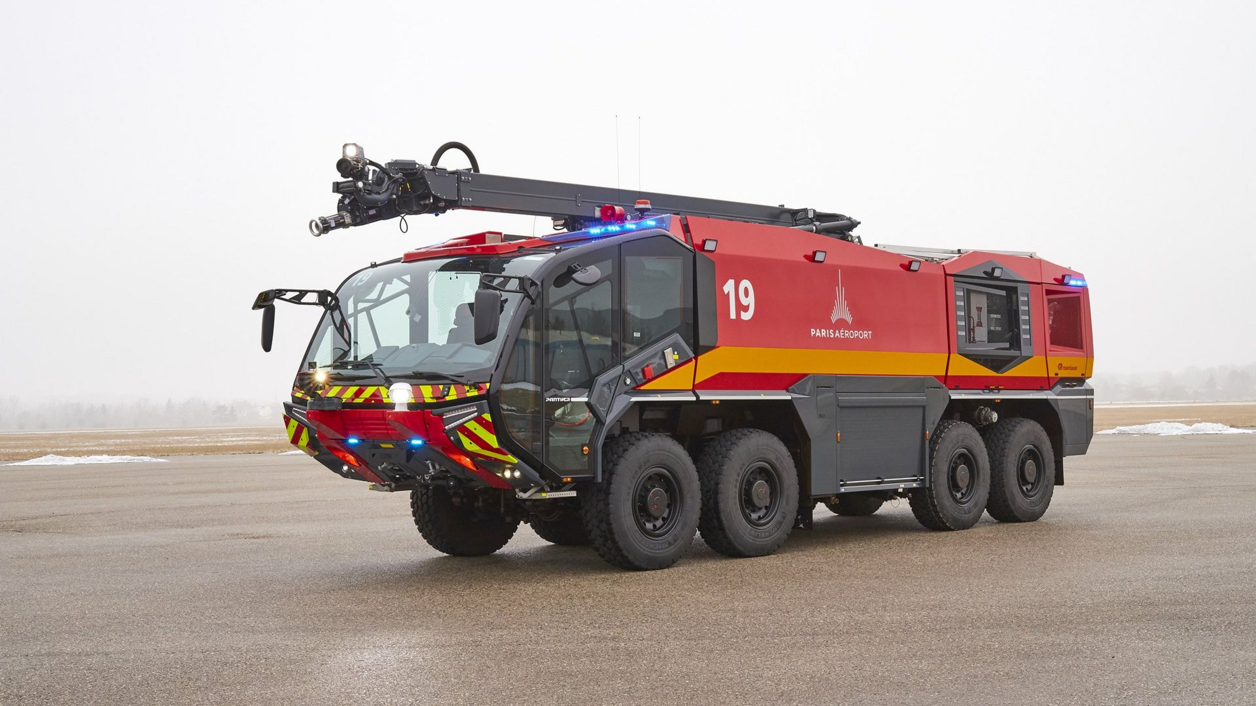 30 Years PANTHER - Von klein bis groß PANTHER 6x6 Singapore Changi Airport