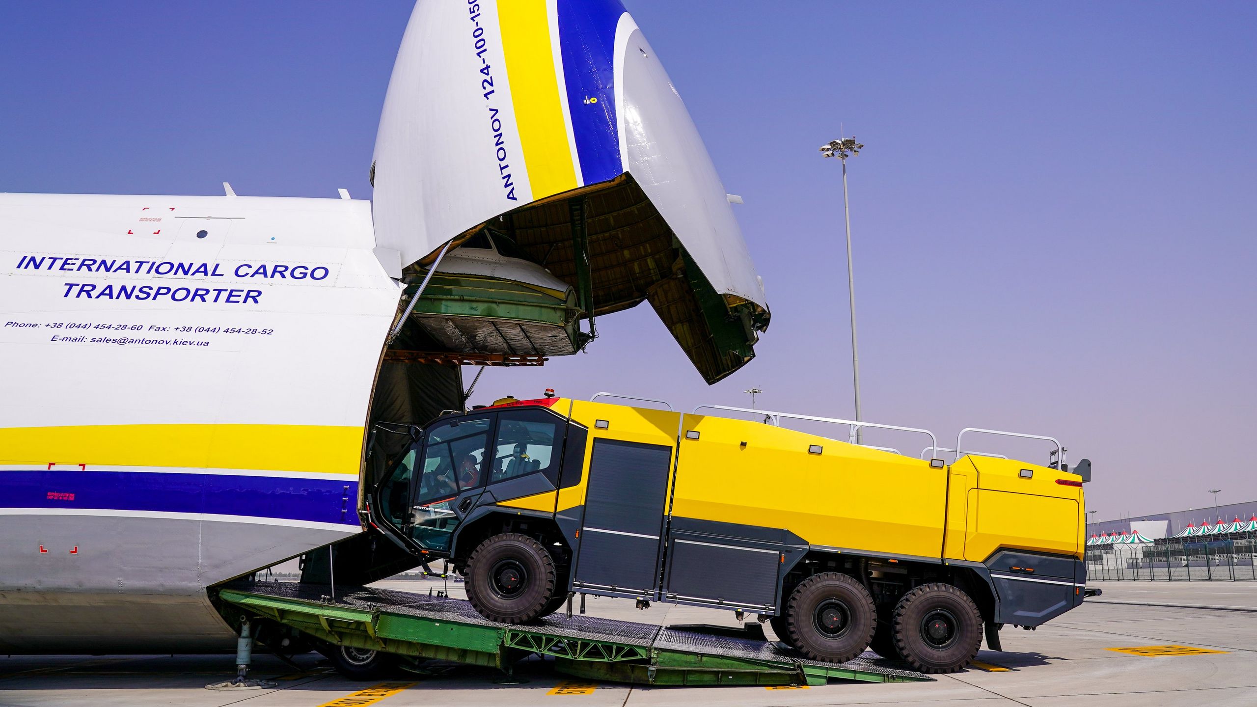 30 Years PANTHER - Wenn einer eine Reise tut Der PANTHER durfte auch schon in einer Antonov mitfliegen