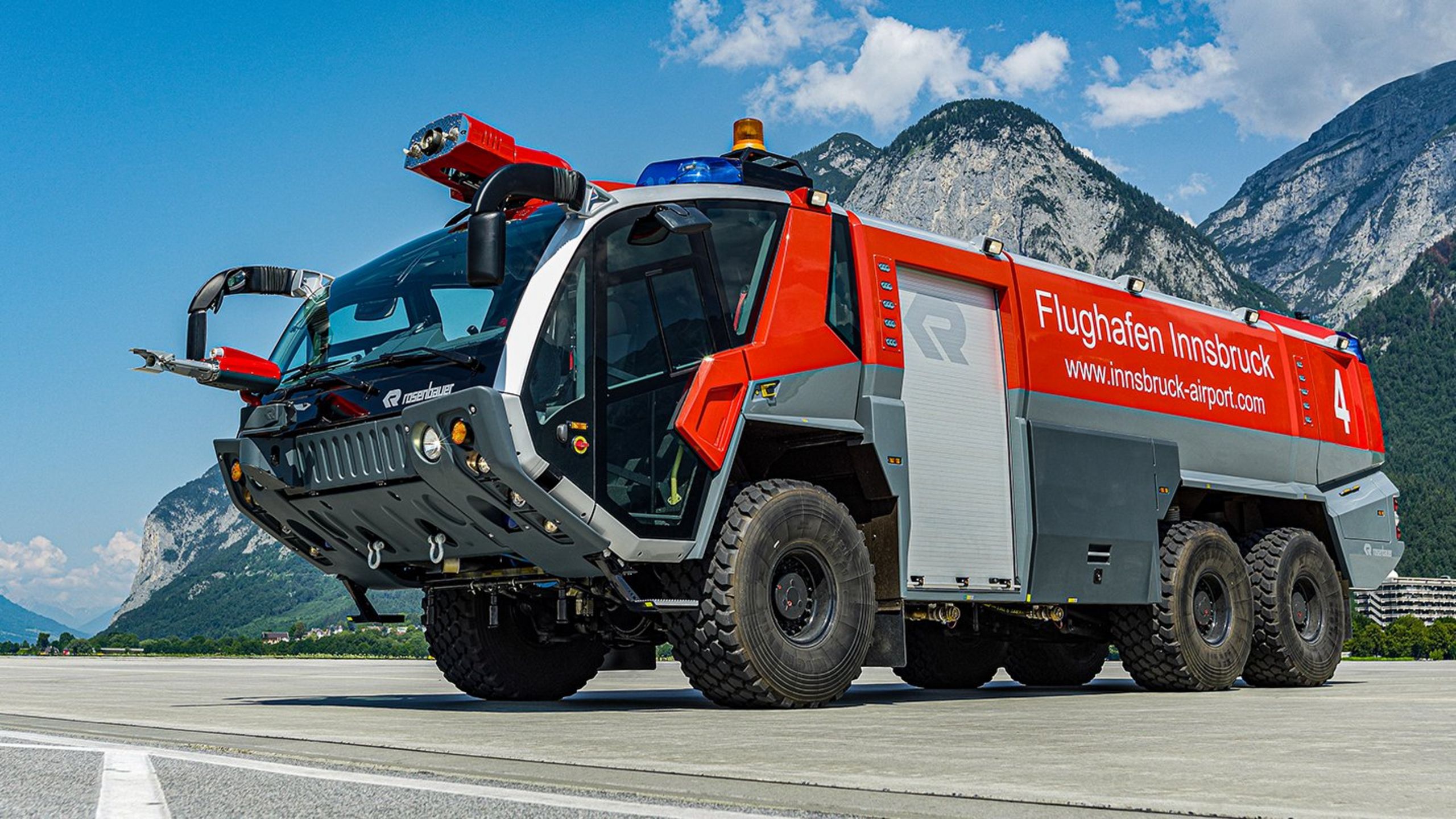 30 Years PANTHER - Anflug mit Kick Perfekt in Szene gesetzt