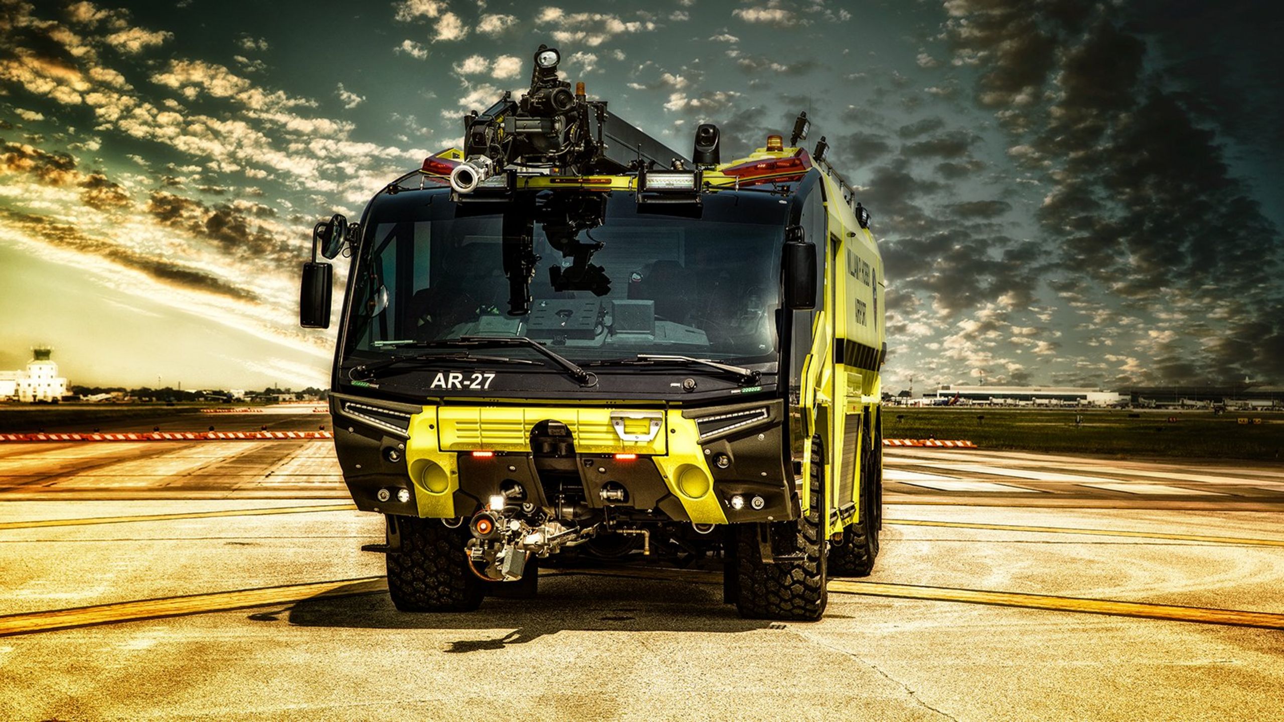 30 Years PANTHER - Houston ARFF: Always on the move The front of the PANTHER 6x6 is impressive