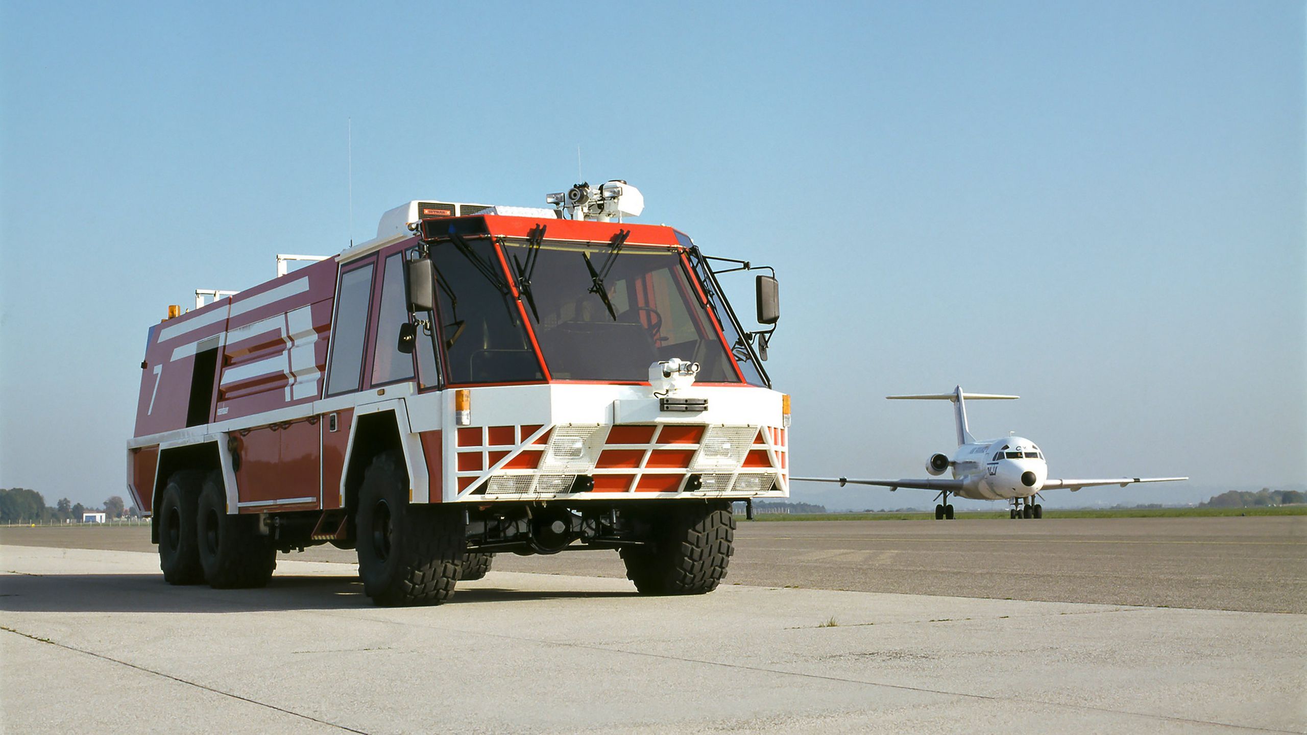 30 Years PANTHER - Der Weg zur Nummer 1 Hier zeigt sich ein Simba 6x6 für den Flughafen Hamburg im Jahr 1984