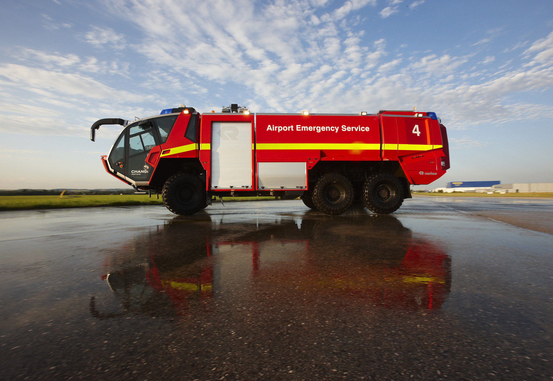 Side view of the PANTHER 6x6